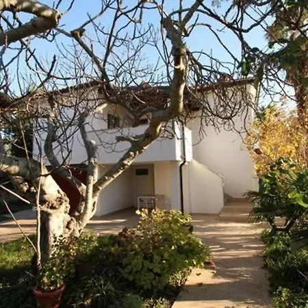 Helle Im Souterrain Mit Gartennutzung Apartment *