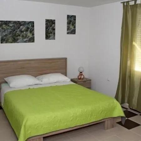 Apartment Helle Im Souterrain Mit Gartennutzung Medulin