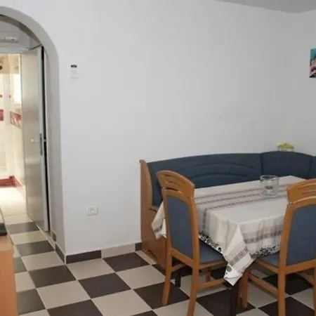 Helle Im Souterrain Mit Gartennutzung Apartment *