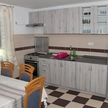 Apartment Helle Im Souterrain Mit Gartennutzung Medulin